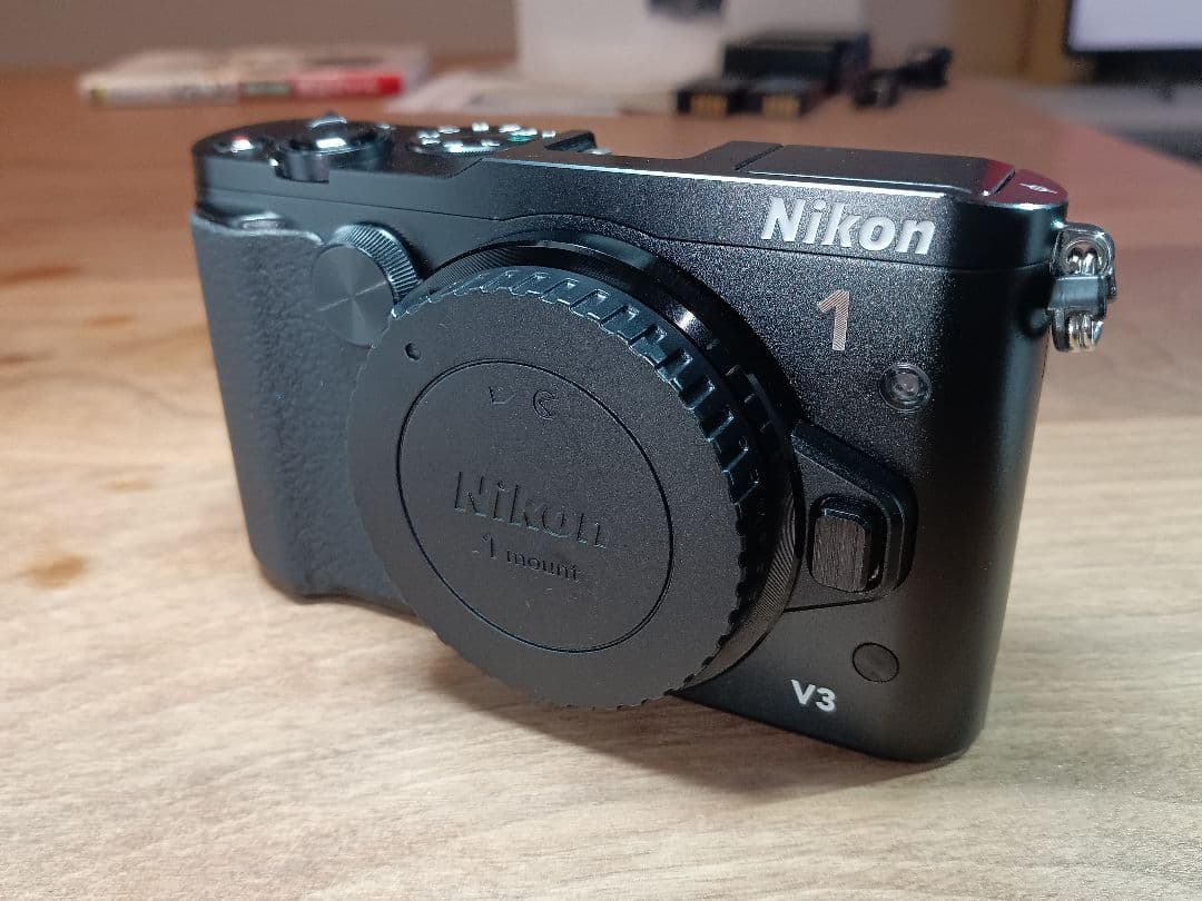 t*o様 センサー清掃済み【バッテリー計2個+ガイド本】Nikon1 V3 ボデ