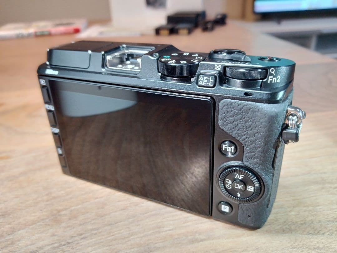 t*o様 センサー清掃済み【バッテリー計2個+ガイド本】Nikon1 V3 ボデ