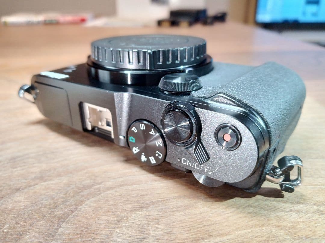 t*o様 センサー清掃済み【バッテリー計2個+ガイド本】Nikon1 V3 ボデ