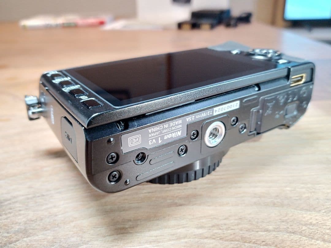 t*o様 センサー清掃済み【バッテリー計2個+ガイド本】Nikon1 V3 ボデ