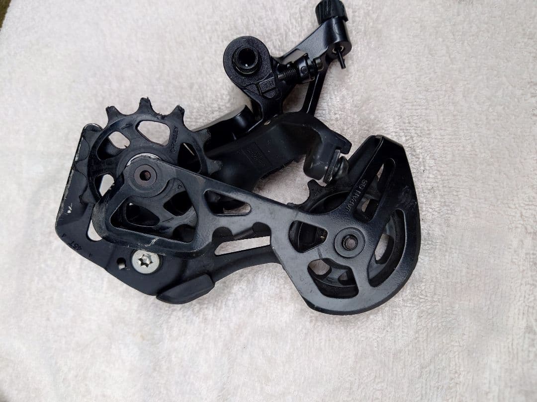 GRX 12s STI(右)とリアディレイラーセット