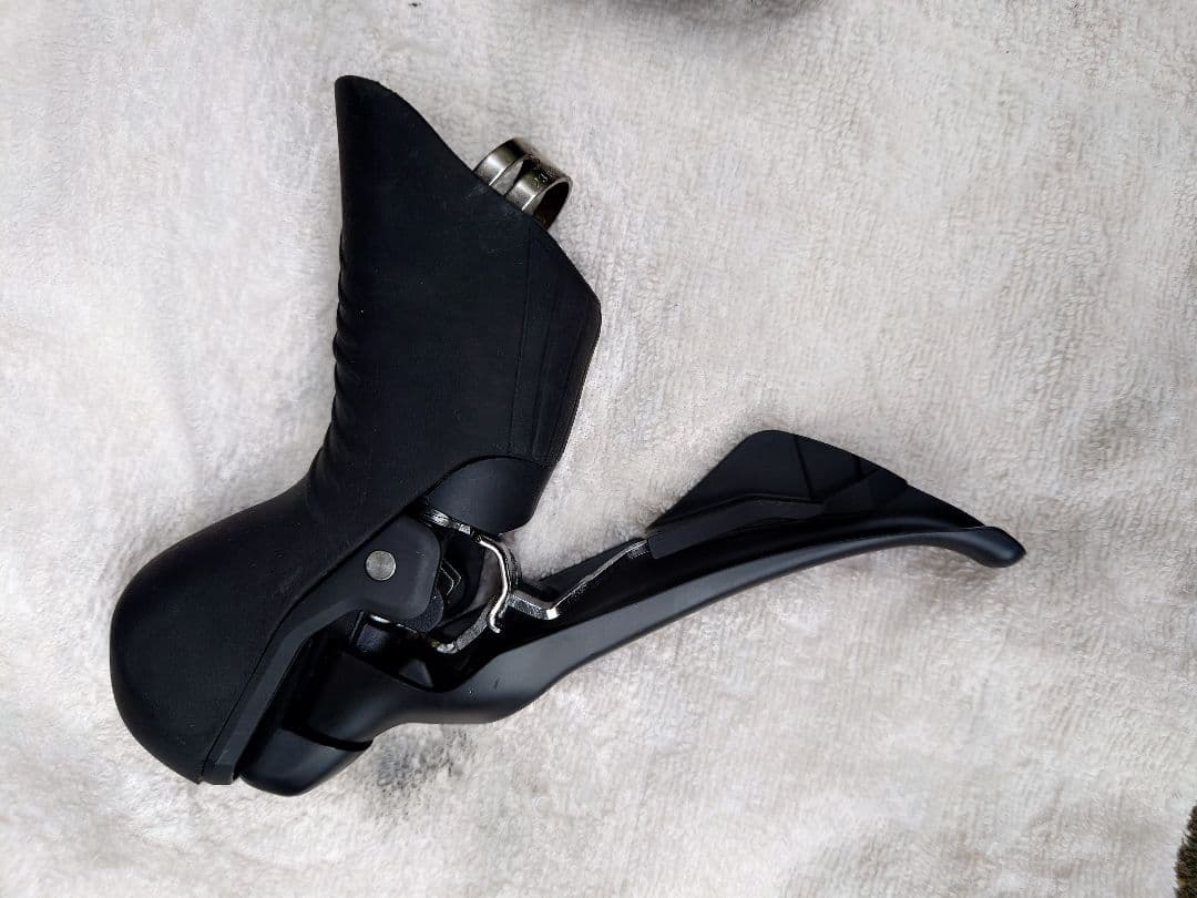 GRX 12s STI(右)とリアディレイラーセット