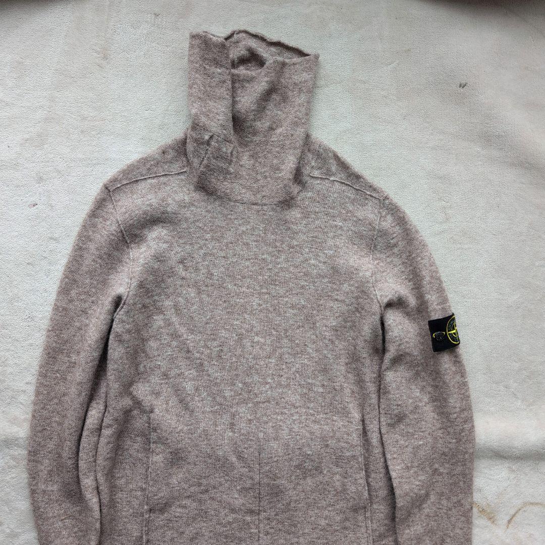 ストーンアイランド タートルネック ニット 袖ロゴ グレー 薄手生地 L相当