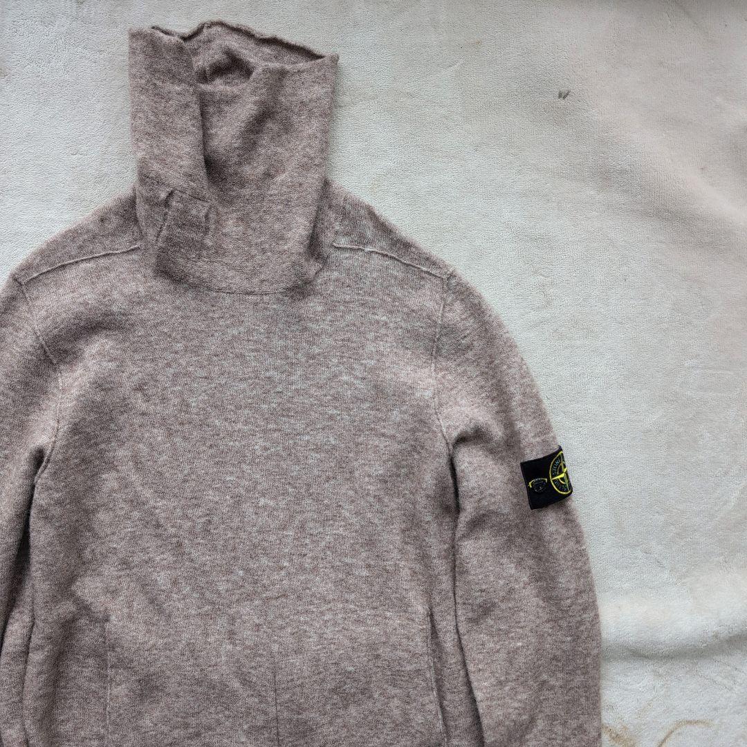 ストーンアイランド タートルネック ニット 袖ロゴ グレー 薄手生地 L相当