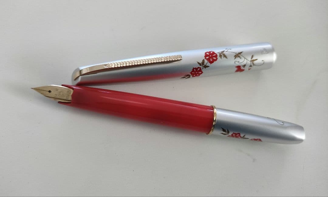 PLATINUM プラチナ万年筆 廃盤 14K 細字 万年筆 花柄 お値下げ歓迎