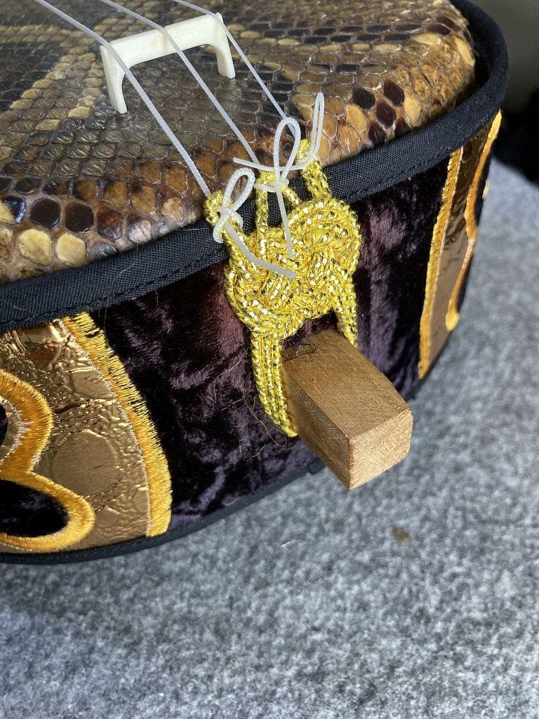 【美品】沖縄本蛇皮三線　ケース、付属品アリ