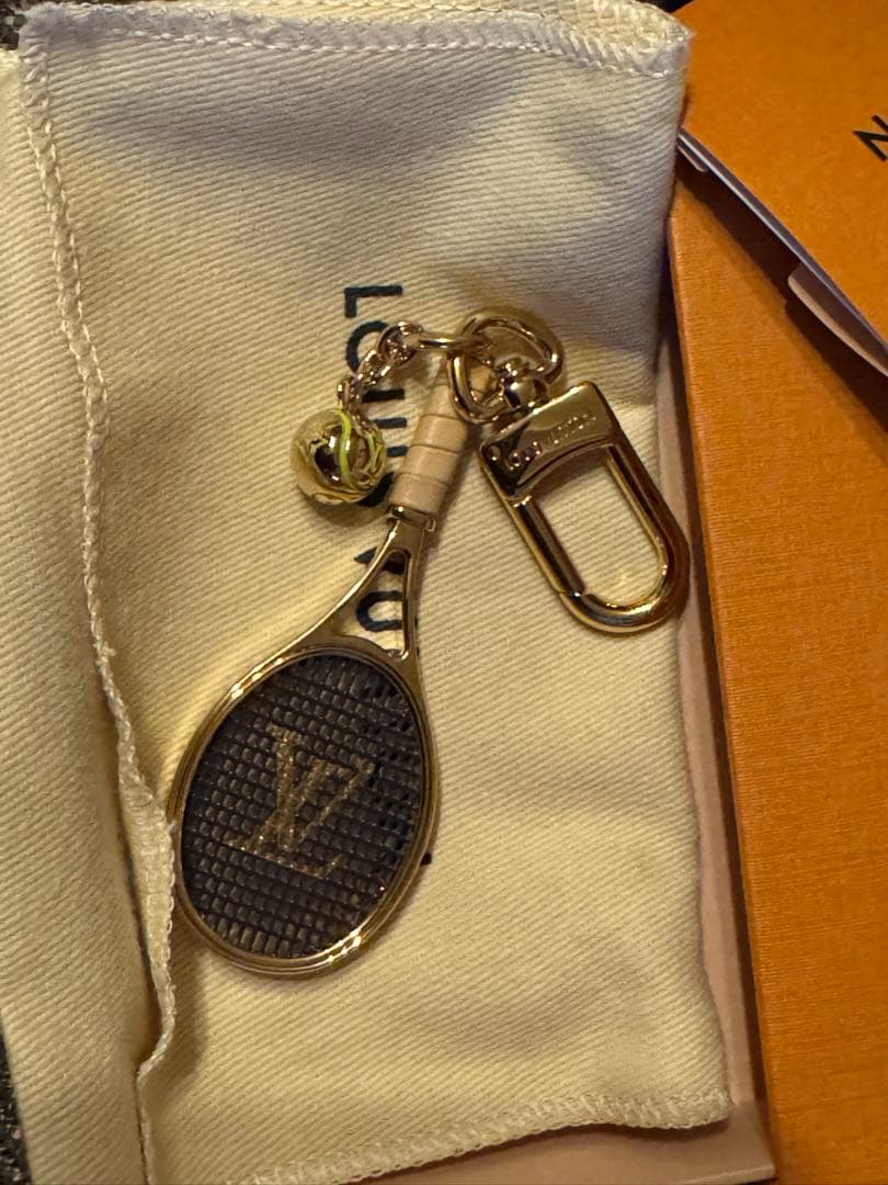Louis Vuitton テニスラケット型キーホルダー