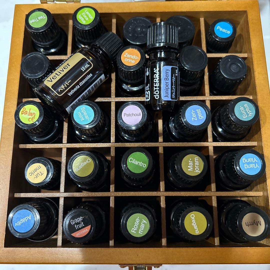 お値下げ不可　木箱つき　doTERRA エッセンシャルオイル 2６本セット
