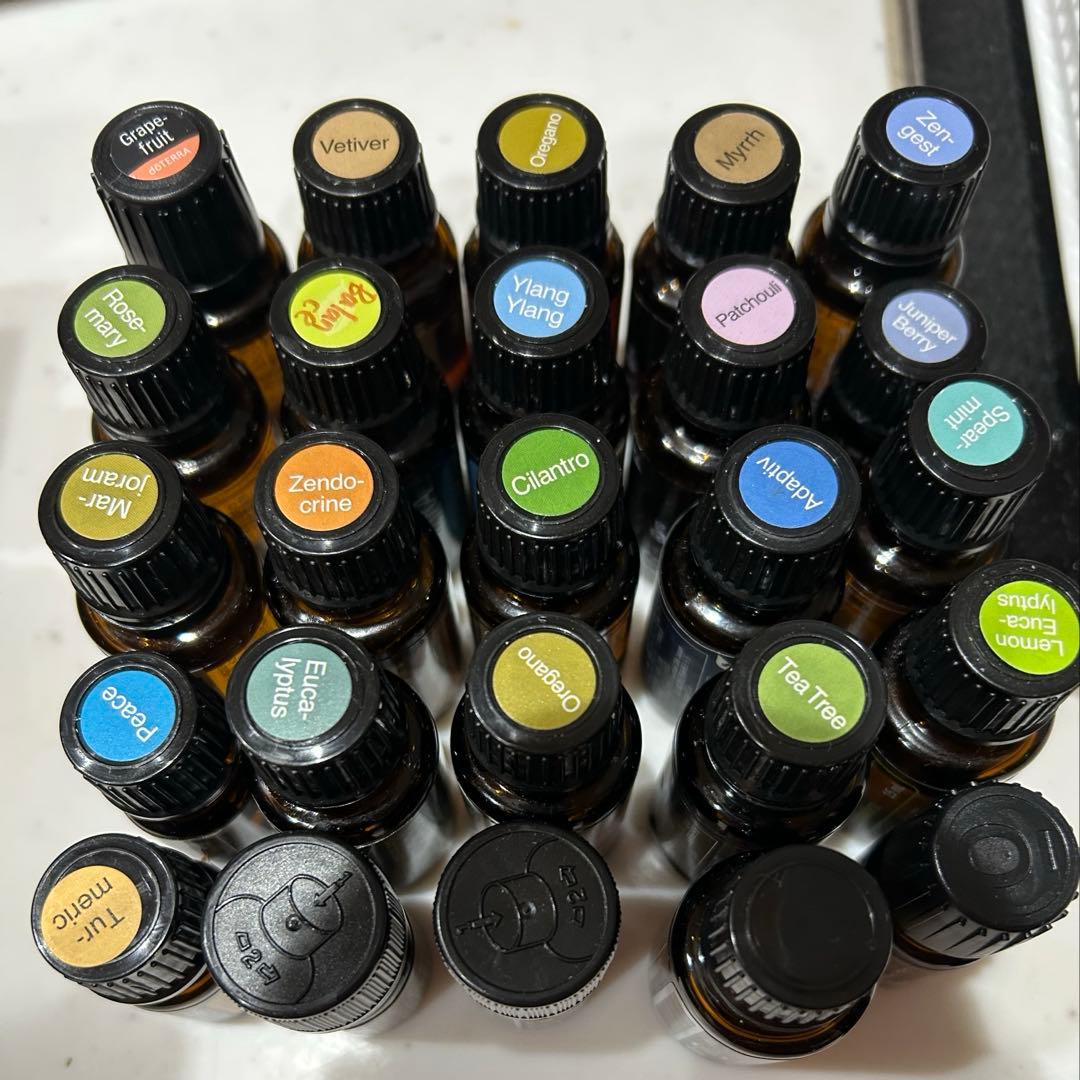 お値下げ不可　木箱つき　doTERRA エッセンシャルオイル 2６本セット