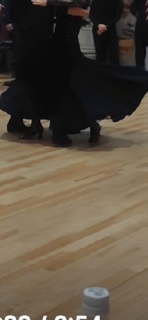 ジャンティの存在感、ボリューム、インパクトの有るスカート ほぼ新品