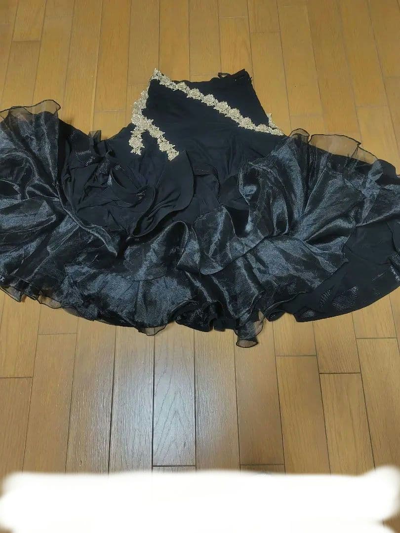 ジャンティの存在感、ボリューム、インパクトの有るスカート ほぼ新品