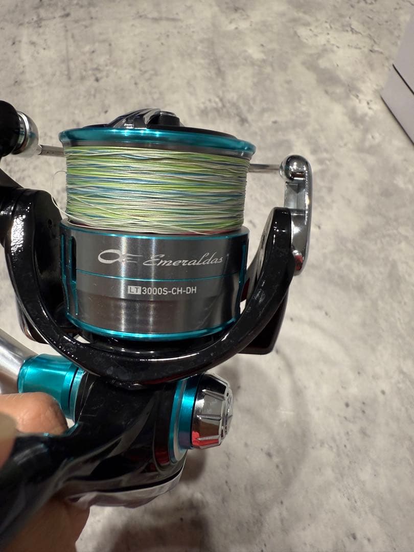 ダイワ　エメラルダス3000S-CH-DH スピニングリール