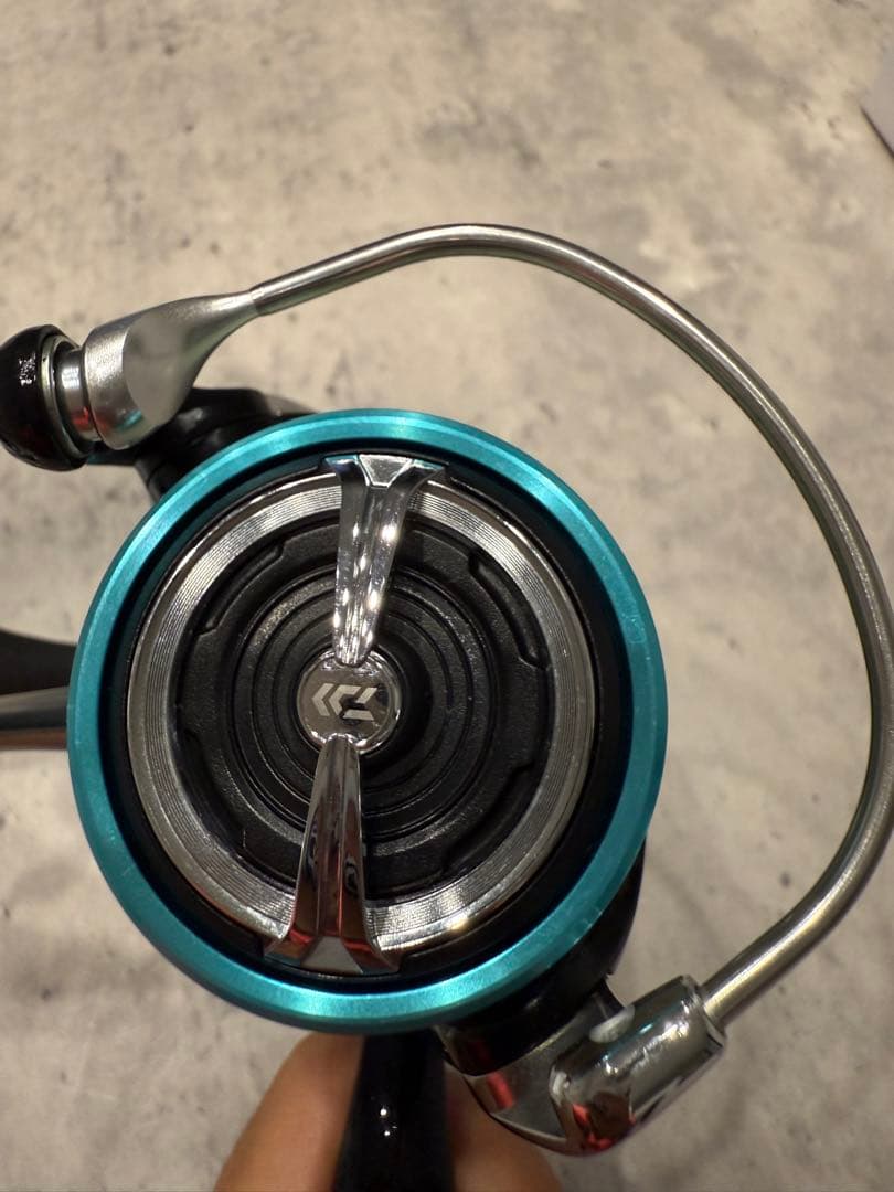 ダイワ　エメラルダス3000S-CH-DH スピニングリール