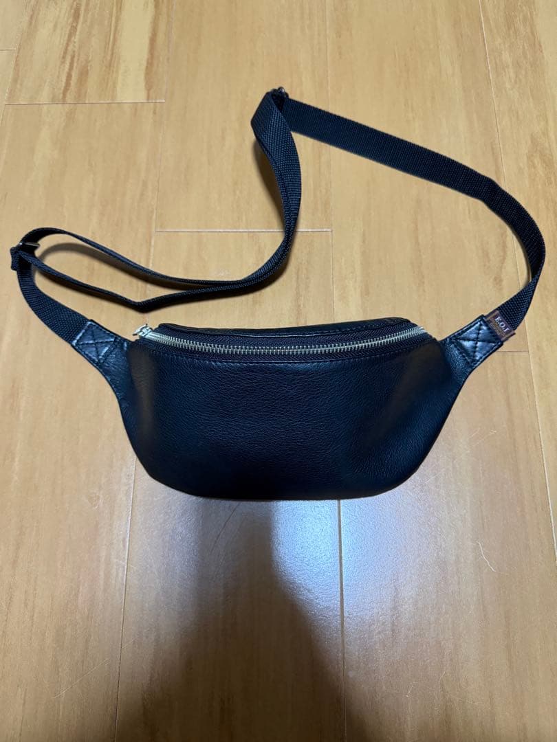 Mr.OLIVE ウォータープルーフウォッシャブルレザー スモールボディバッグ