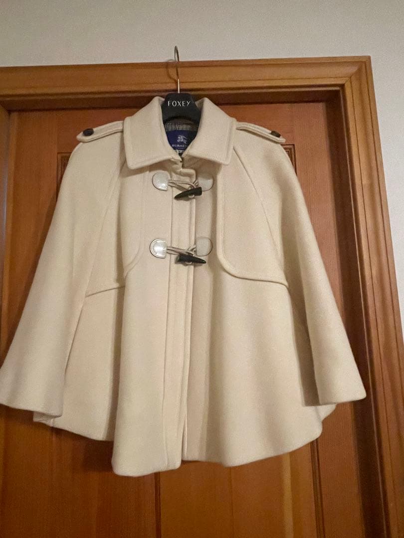 ピコリ様バーバリーブルーレーベル アイボリー ファー付き ポンチョ