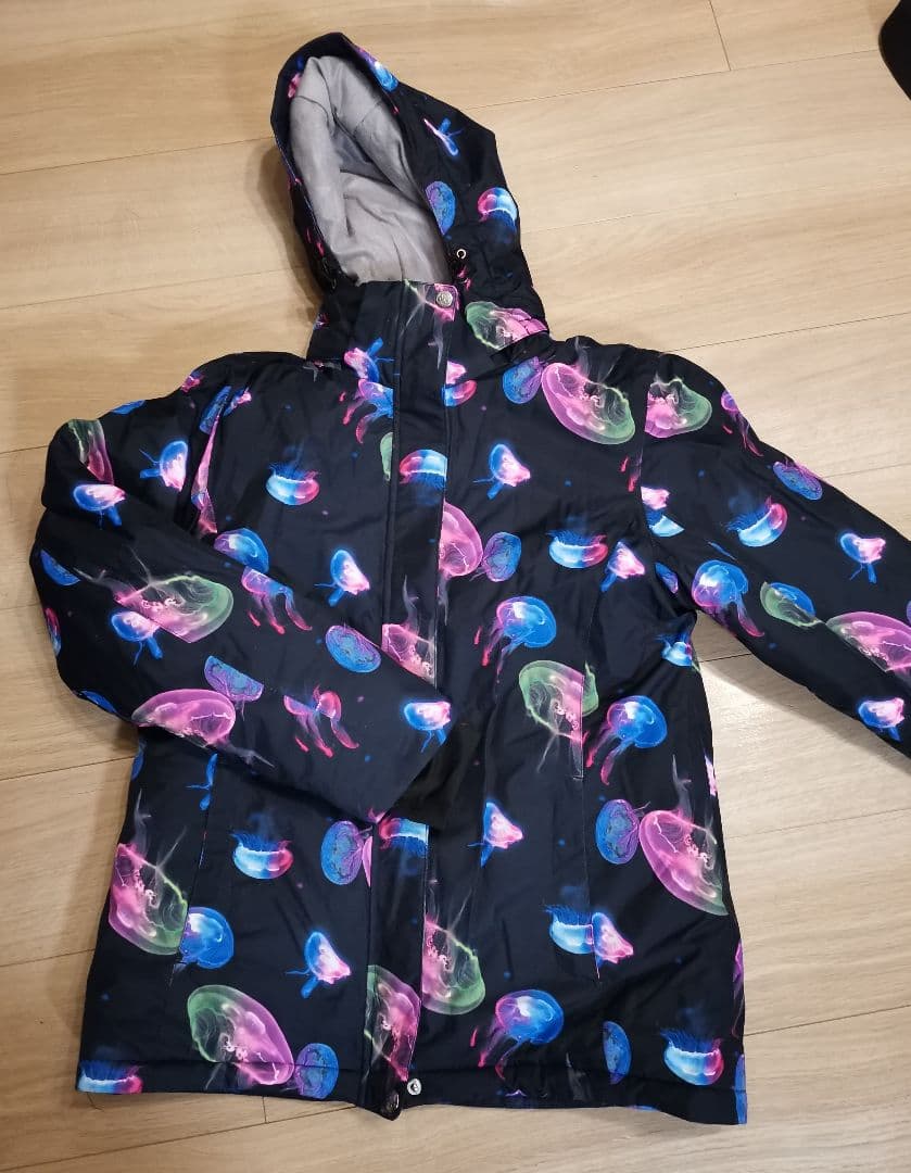クラゲ柄ジャケットとピンクスキー用パンツ、小物セット