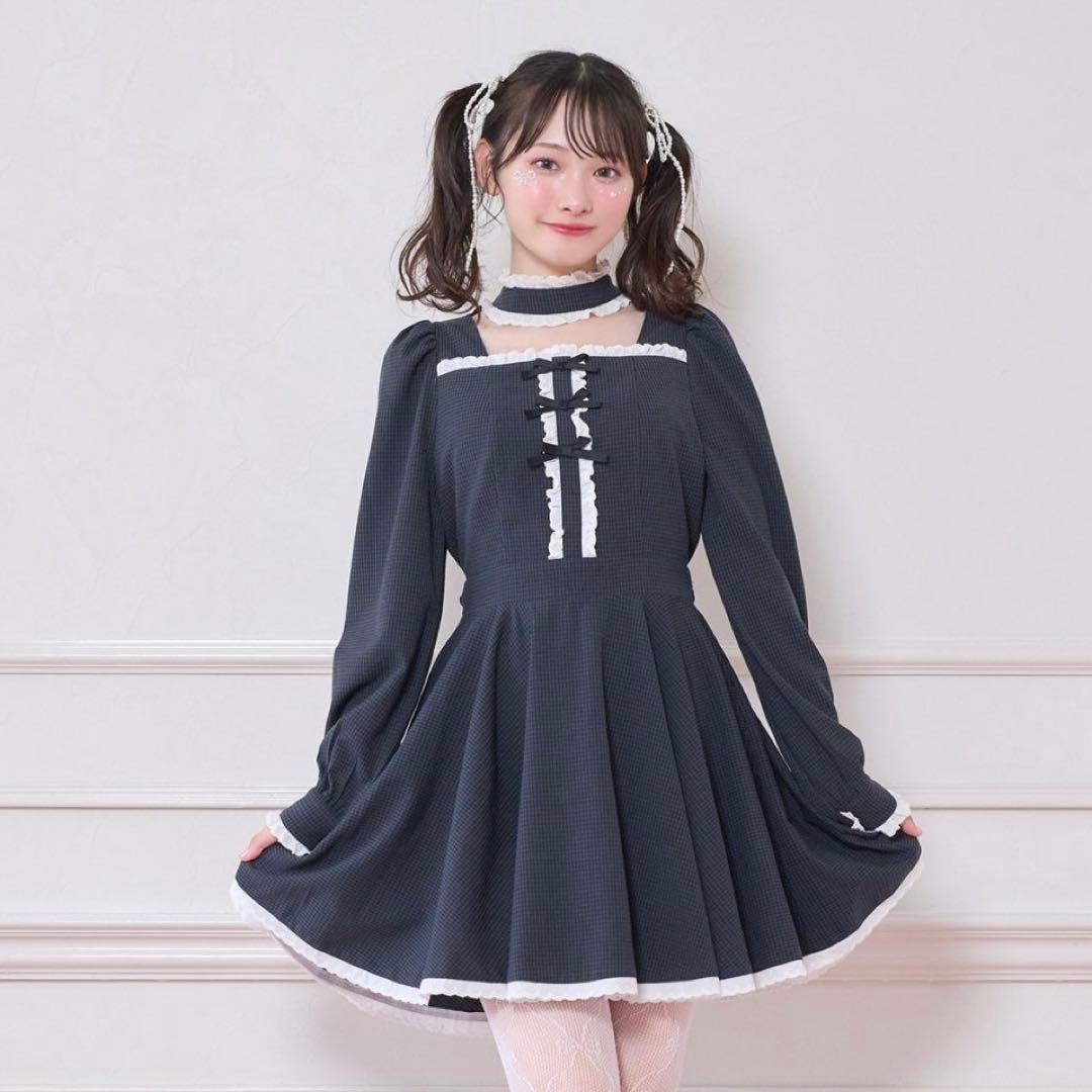 Pium ネクタイ付きスクエアフリルトップス サイドベルトプリーツミニ