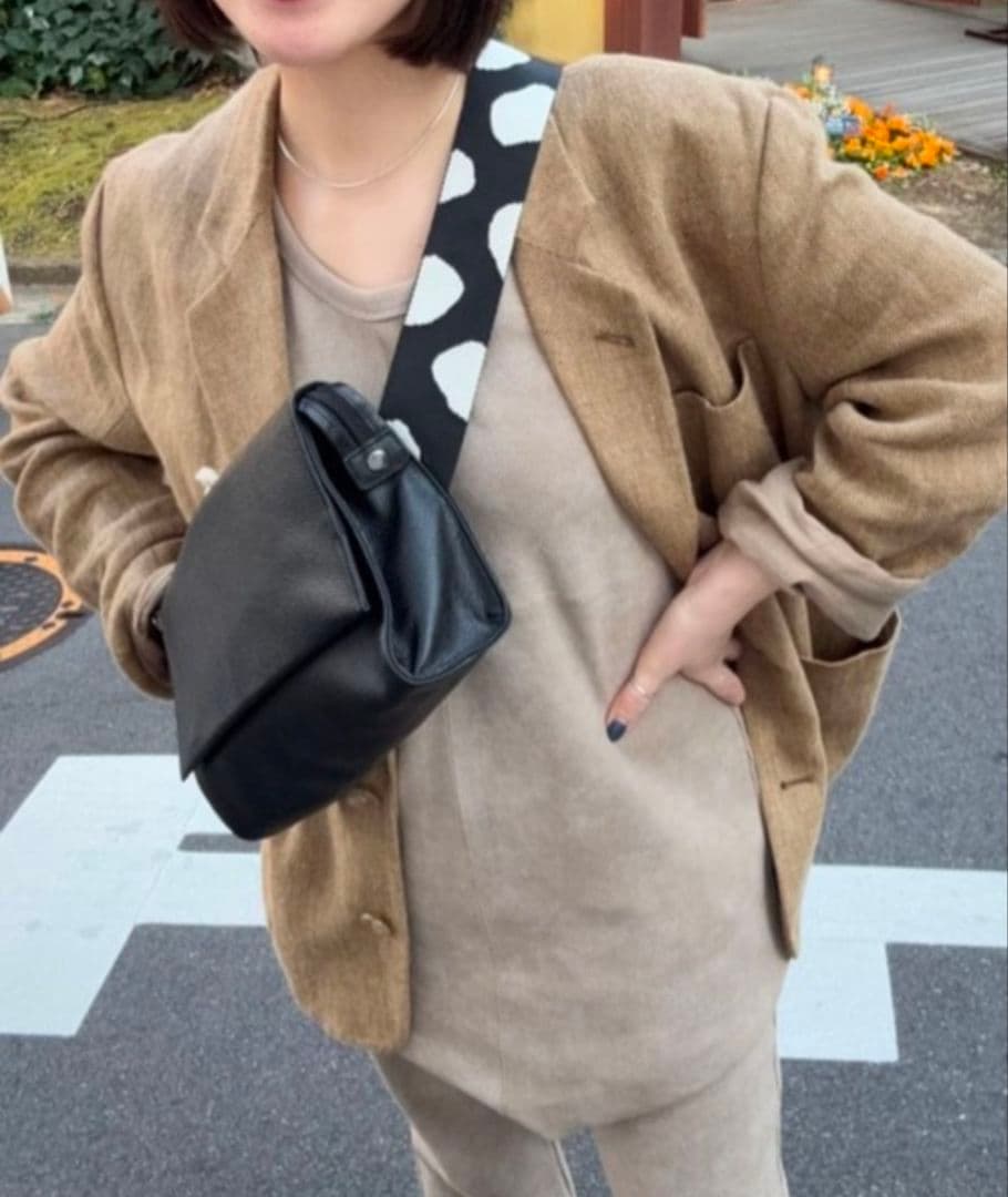 新品未使用 本革 軽量 柄ワイドテープショルダーバッグ ブラック