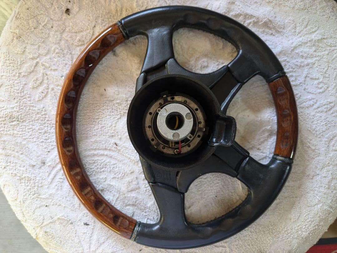 momo ステアリングオリンピック パジェロミニ58Aボス付き