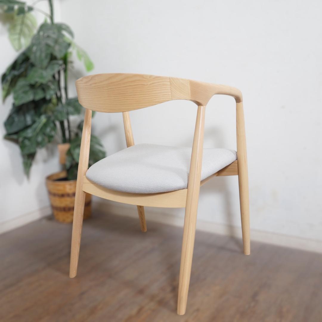 【新品】おしゃれ　曲木 ダイニングチェア 肘掛け付き　アッシュ無垢材