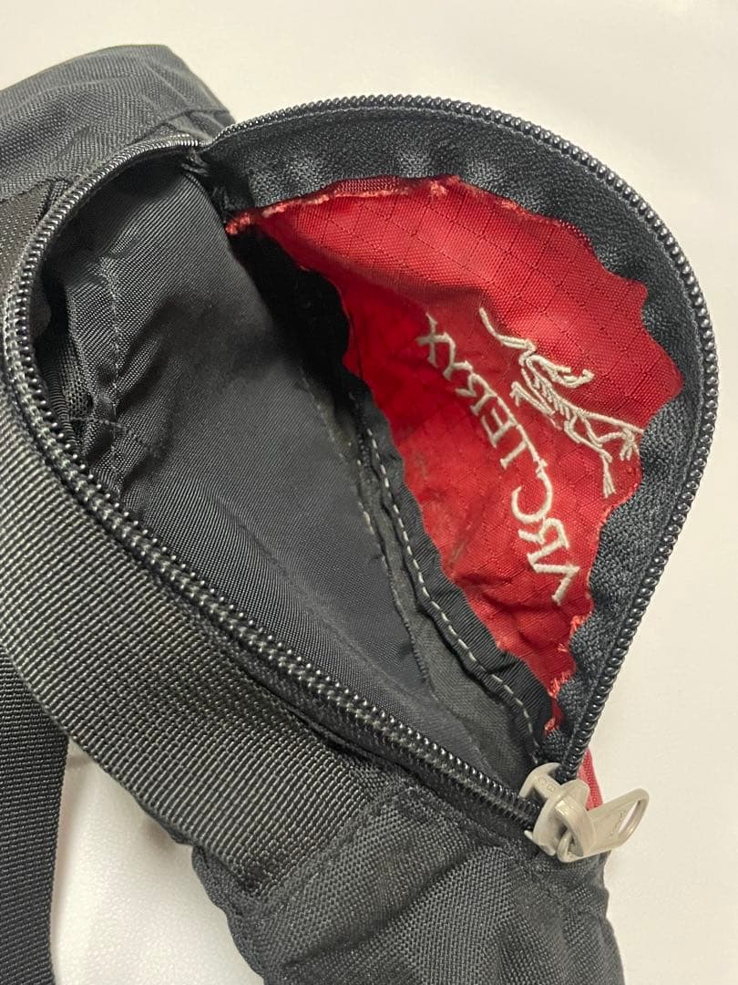 ARC'TERYX アークテリクス アーバンファニー カナダ製ボディーバッグ2