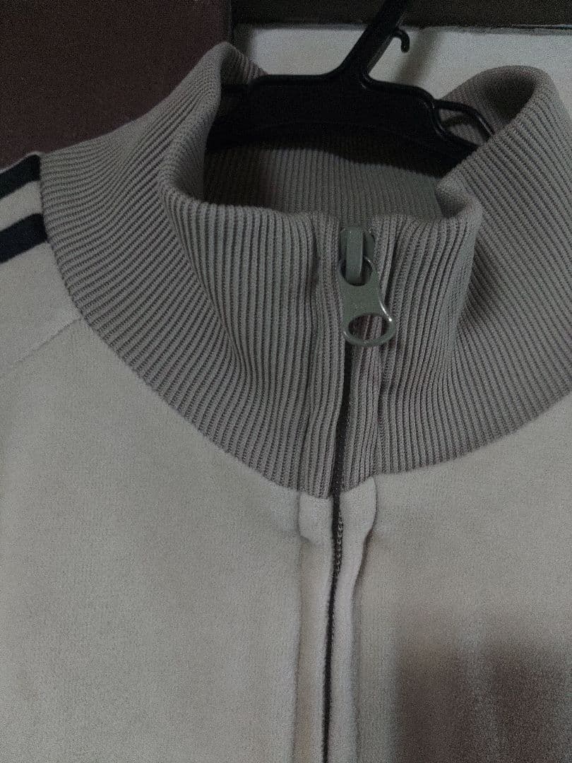 ベ*ネ様 Fred Perry ジップアップジャージ ベロア　クリーム色　ベージ