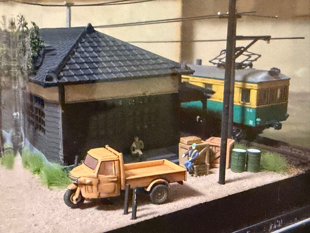 昭和をかもしだす懐かしの停車場、昼と夜の現風景、神戸梅田、レトロ夢の希少逸品。