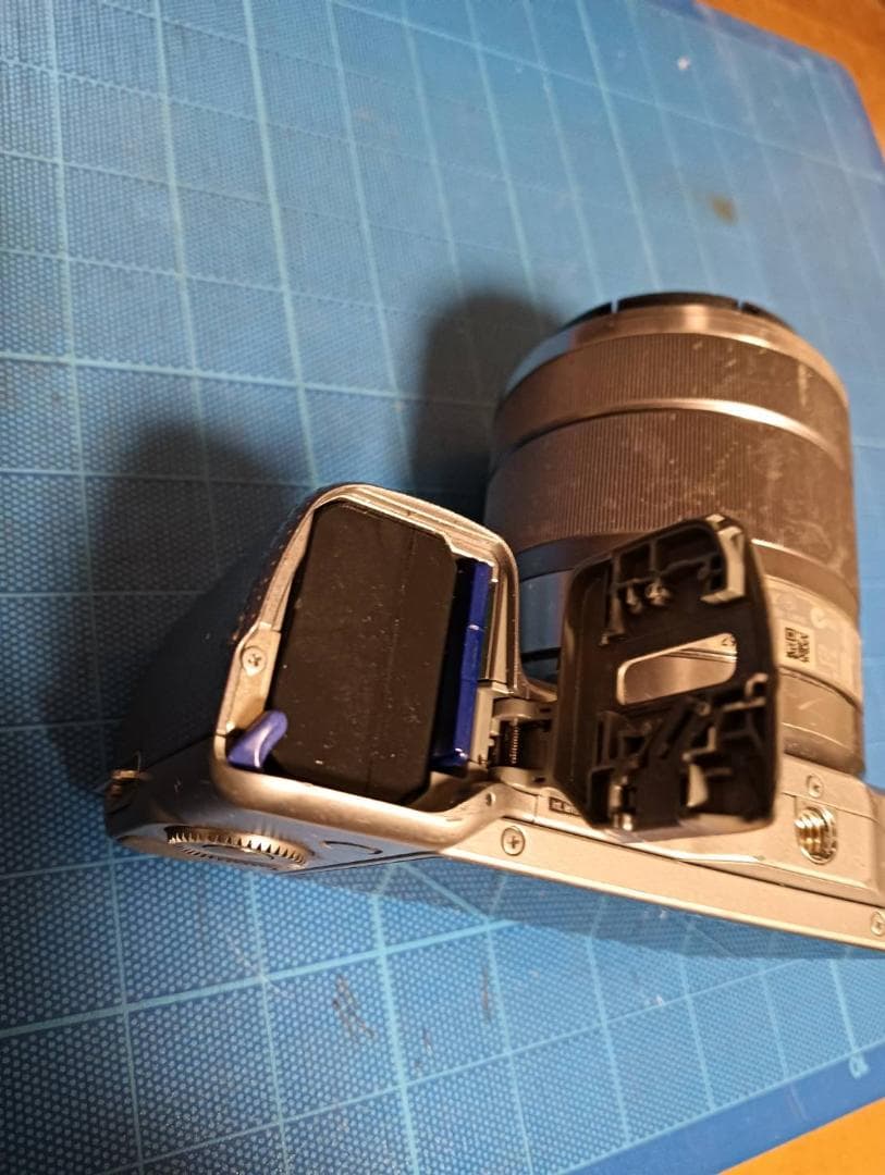 値下げ！まだまだ使える！SONY ミラーレス一眼カメラ シルバー