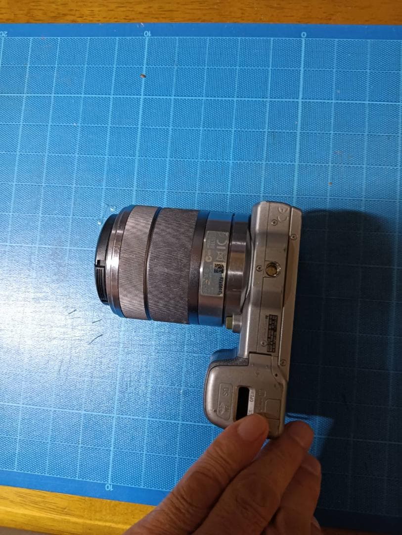 値下げ！まだまだ使える！SONY ミラーレス一眼カメラ シルバー