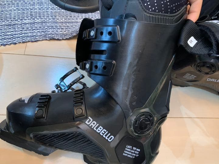 スキーブーツ ダルベロ　DALBELLO