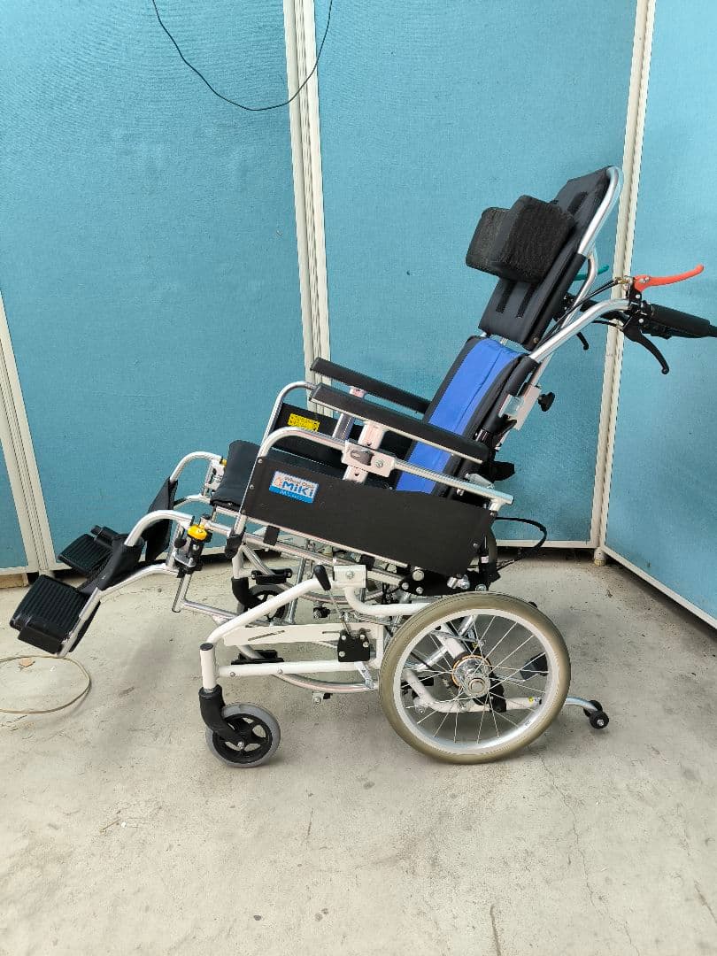 ミキ　リクライニング&ティルト式 介助用車いす BAL-12ノーパンクタイヤ仕様