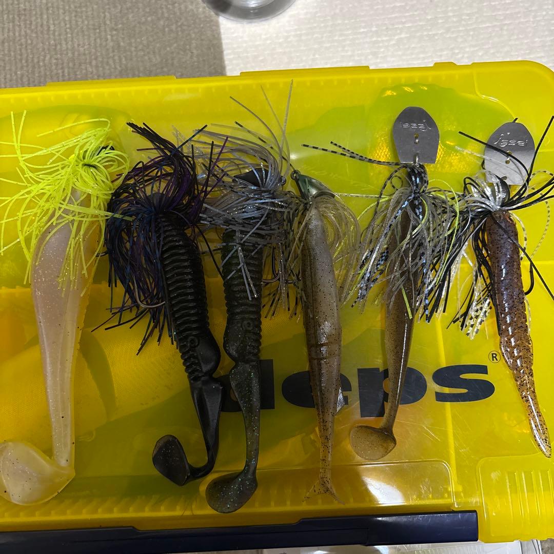 さ*し様 ハードルアー まとめ売り バス釣り引退 ケース、新品ルアー付き