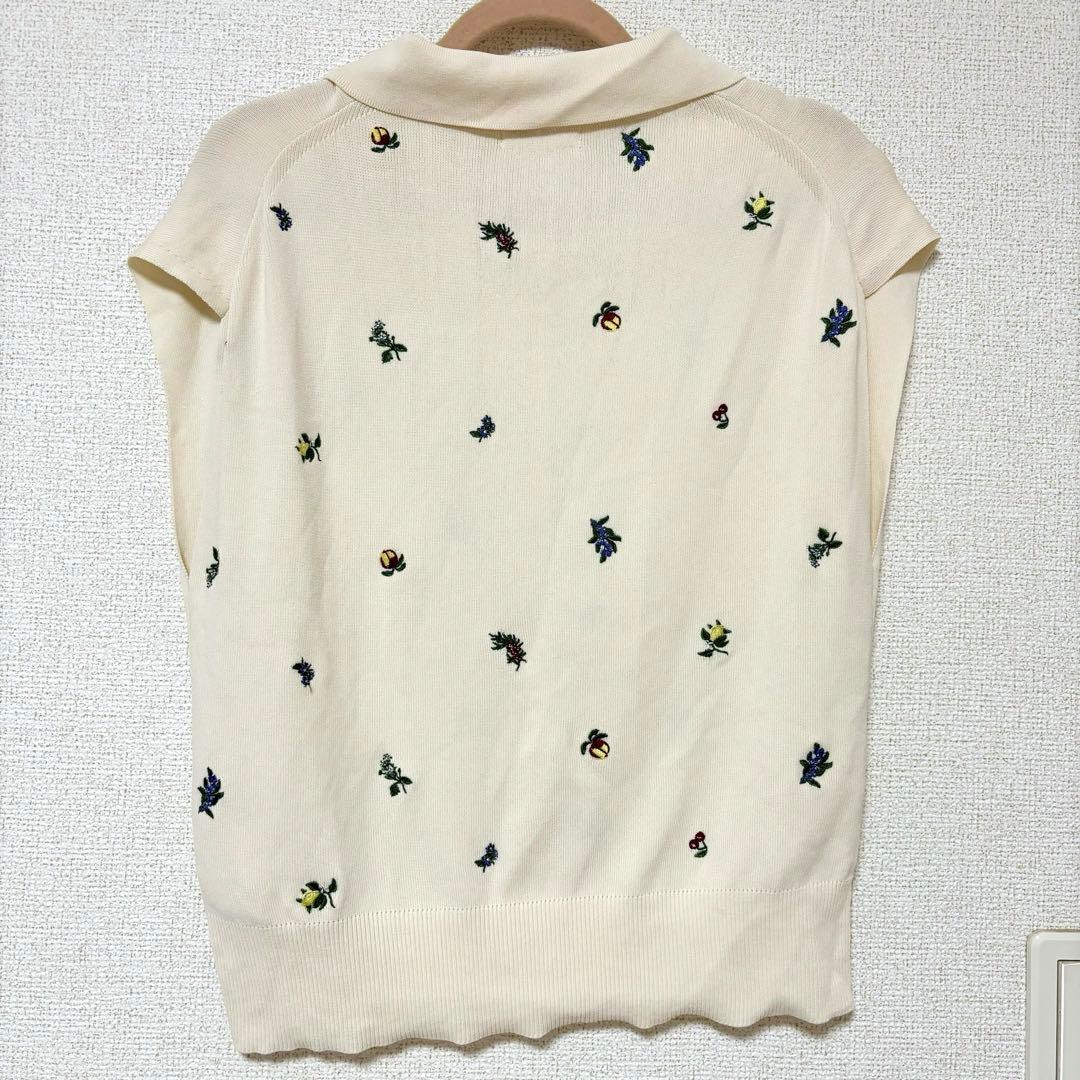 FRAYI.D 完売商品　フルーツ刺繍ポロカラーノースリニットジレ