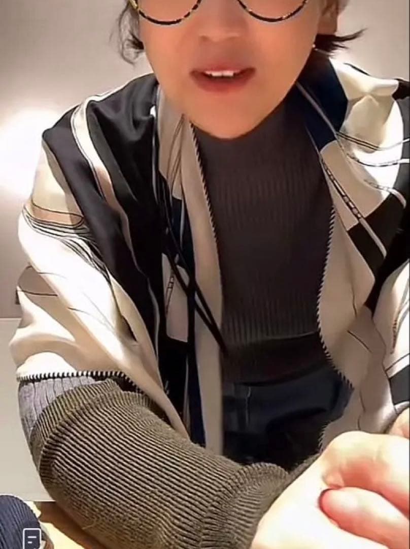 s*o様 新品　クラシカルデザインスカーフ　三角スカーフ　Mal.