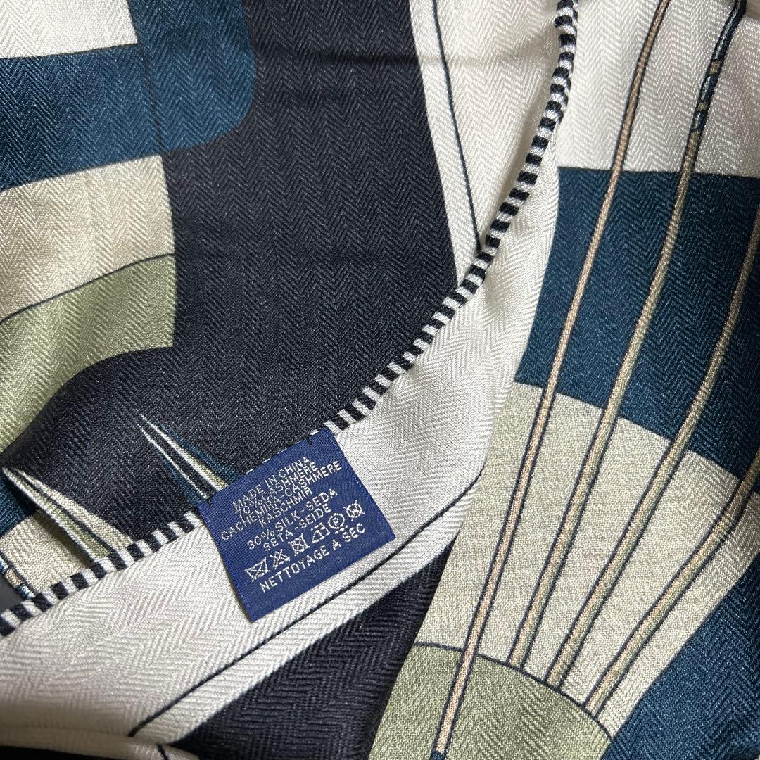 s*o様 新品　クラシカルデザインスカーフ　三角スカーフ　Mal.