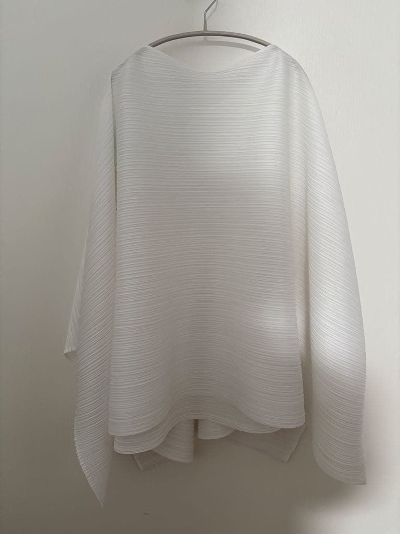 PLEATS PLEASE MADAME-T SMALL 白 - メルカリ