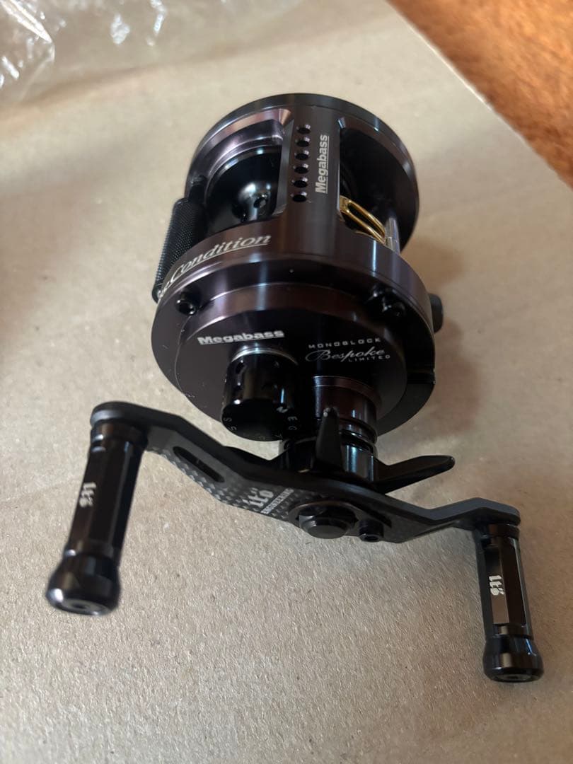 メガバス　モノブロック　レーシングコンディション　右　新品未使用