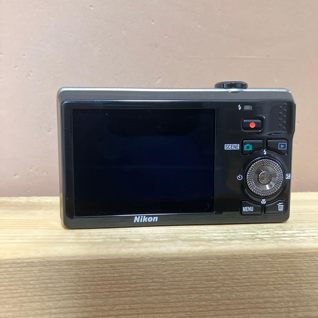 Nikon COOLPIX P6000 予備バッテリー、SDカード、充電器付き