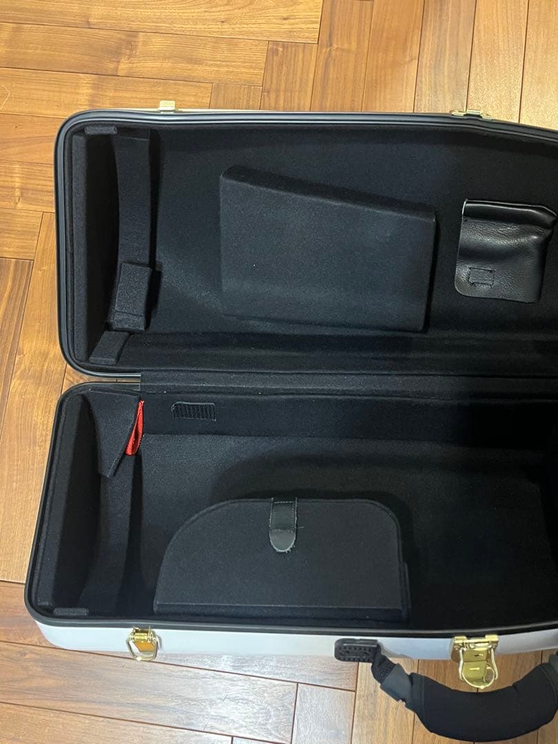 DACオリジナルトロンボーンケース　テナー&テナーバス用　オフホワイト 金ラッチ