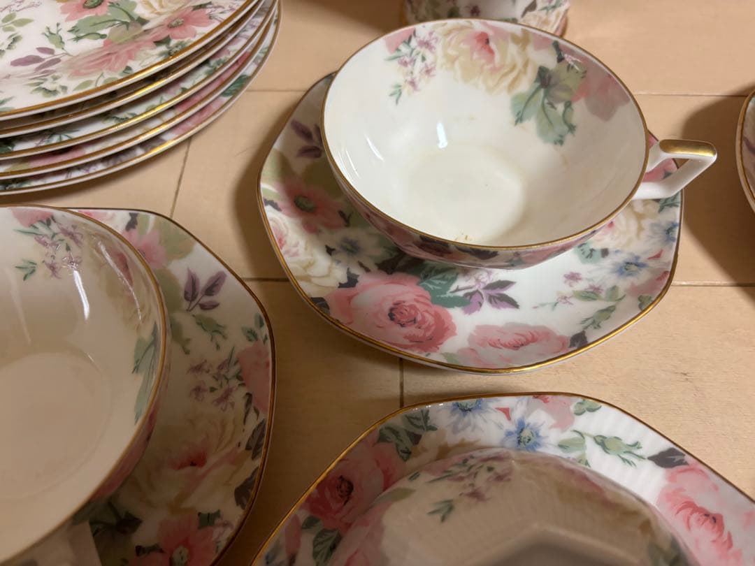 日本製MARUI花柄食器セット ティーポット付き 日本製MARUI花柄食器