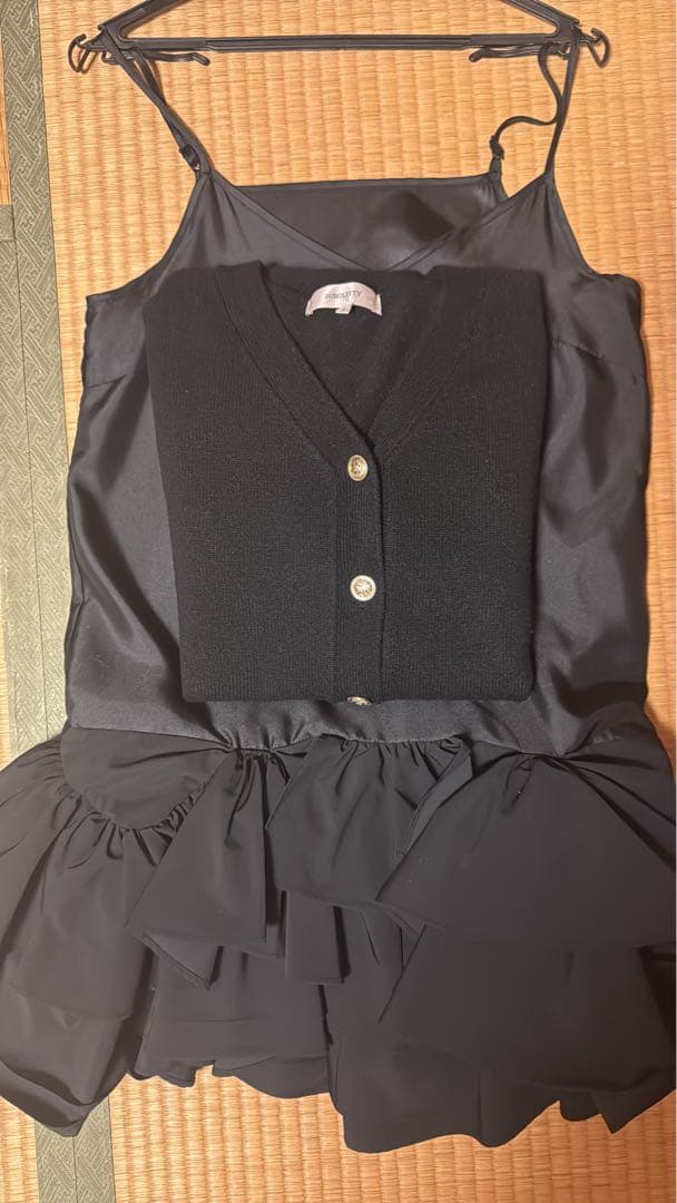 JUSGLITTY 〈美香さんコラボ〉カーデ×ペプラムワンピSET