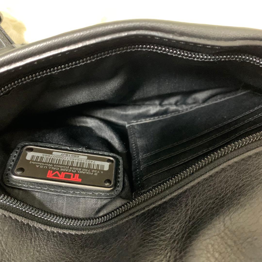 TUMI トゥミ ムラーノ Centro スリング ボディバッグ レザー 黒