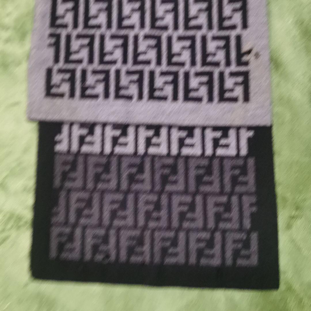 Fendi ロゴ入り マフラー グレー系