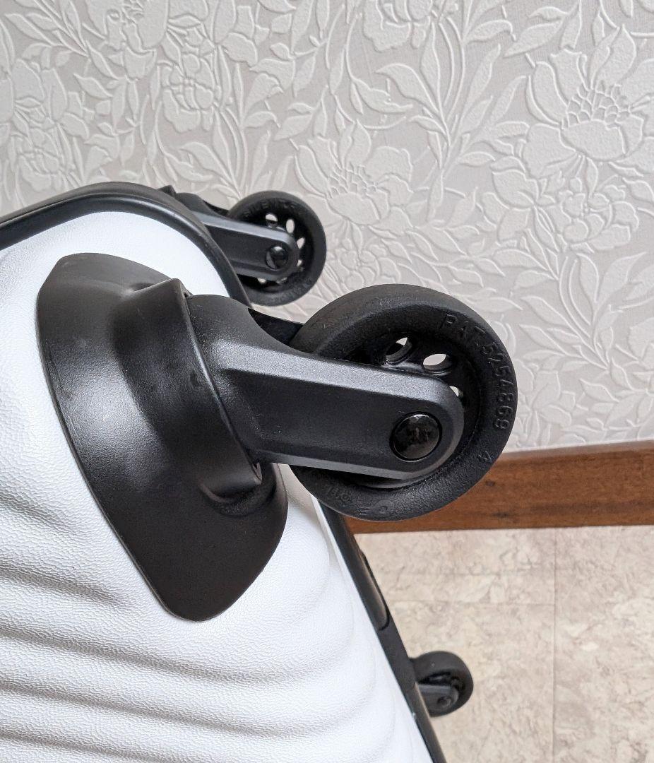 ブレーキキャスター付き　HaNT スーツケース