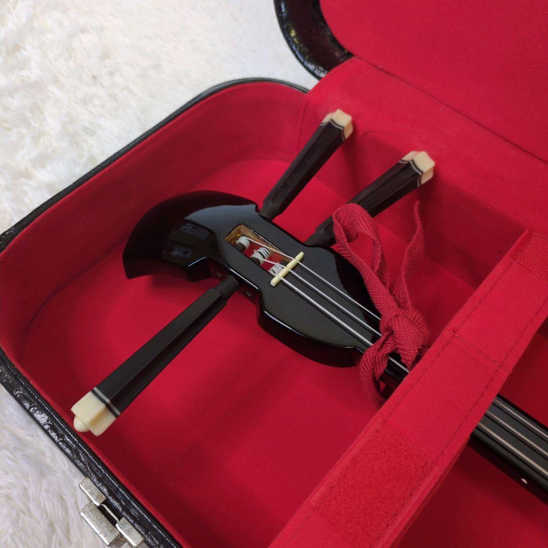 美品 沖縄三線 人工皮 蛇柄 弦楽器 琉球 黒塗り ケース付 初心者 入門モデル