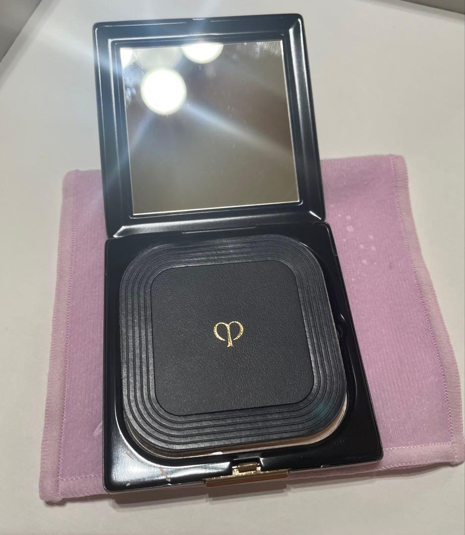 クレドポーボーテ エレガントスリムプードルコンパクトエサンシエルｎ　高級ケース