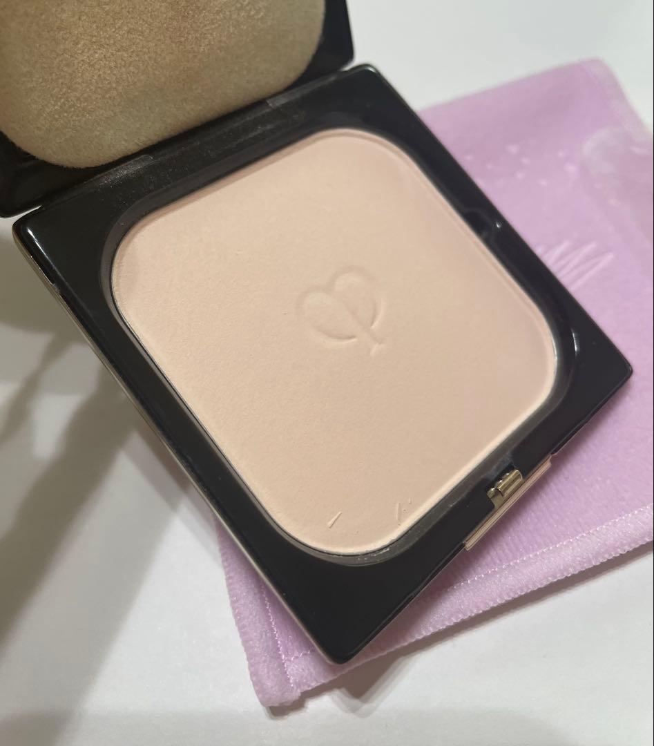 クレドポーボーテ エレガントスリムプードルコンパクトエサンシエルｎ　高級ケース