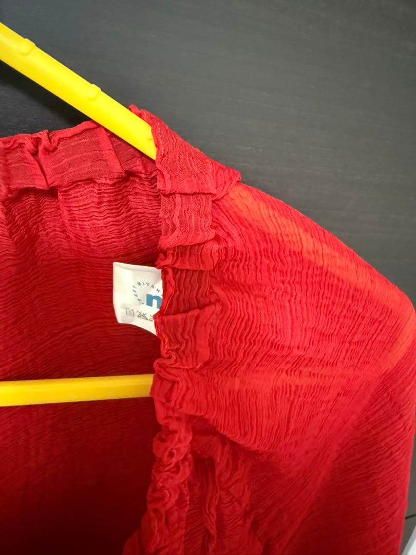 イッセイミヤケissey miyake me シスール赤いサルエルパンツ