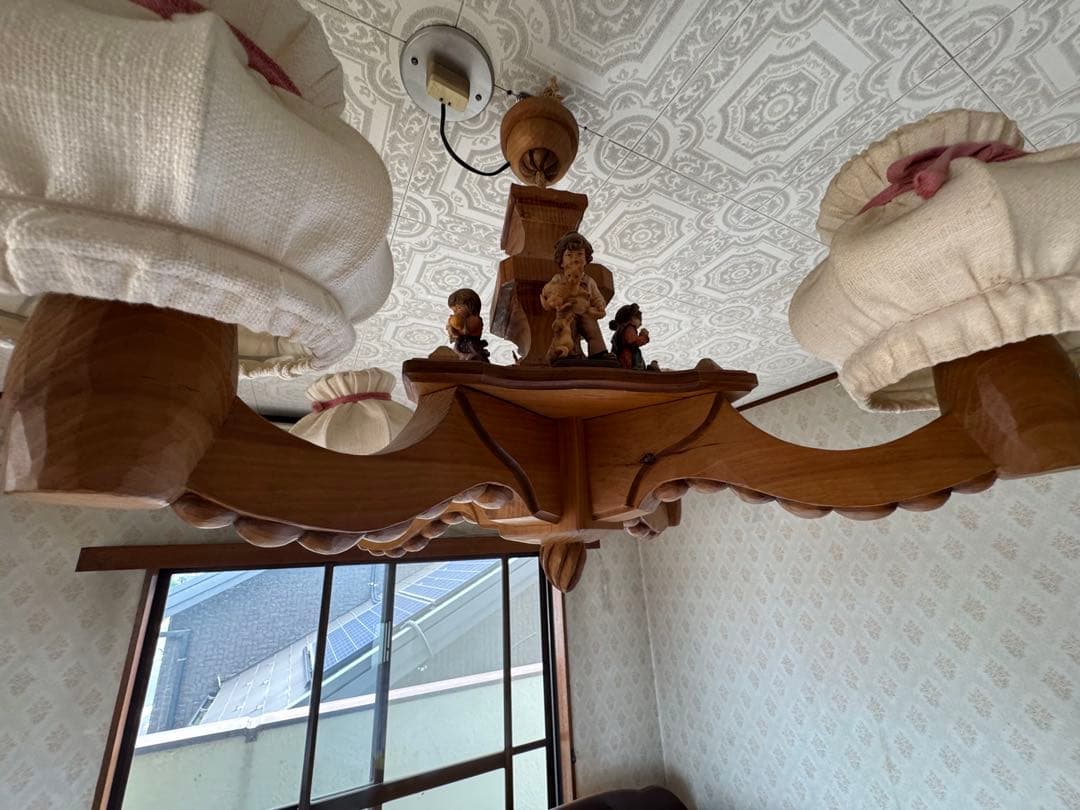木製シャンデリア 人形付き フリルシェード　ドイツ工芸品