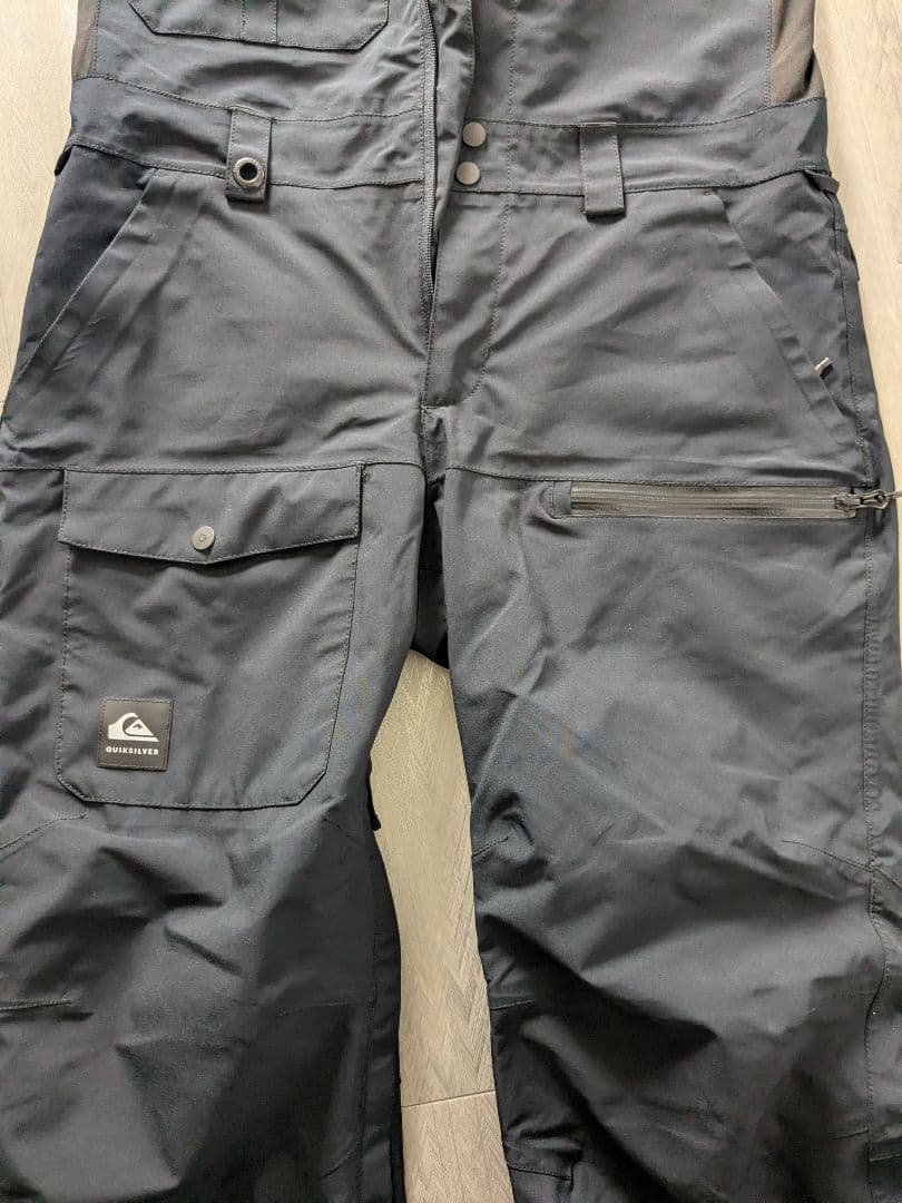 美品　Quiksilver ビブパンツ　ブラック